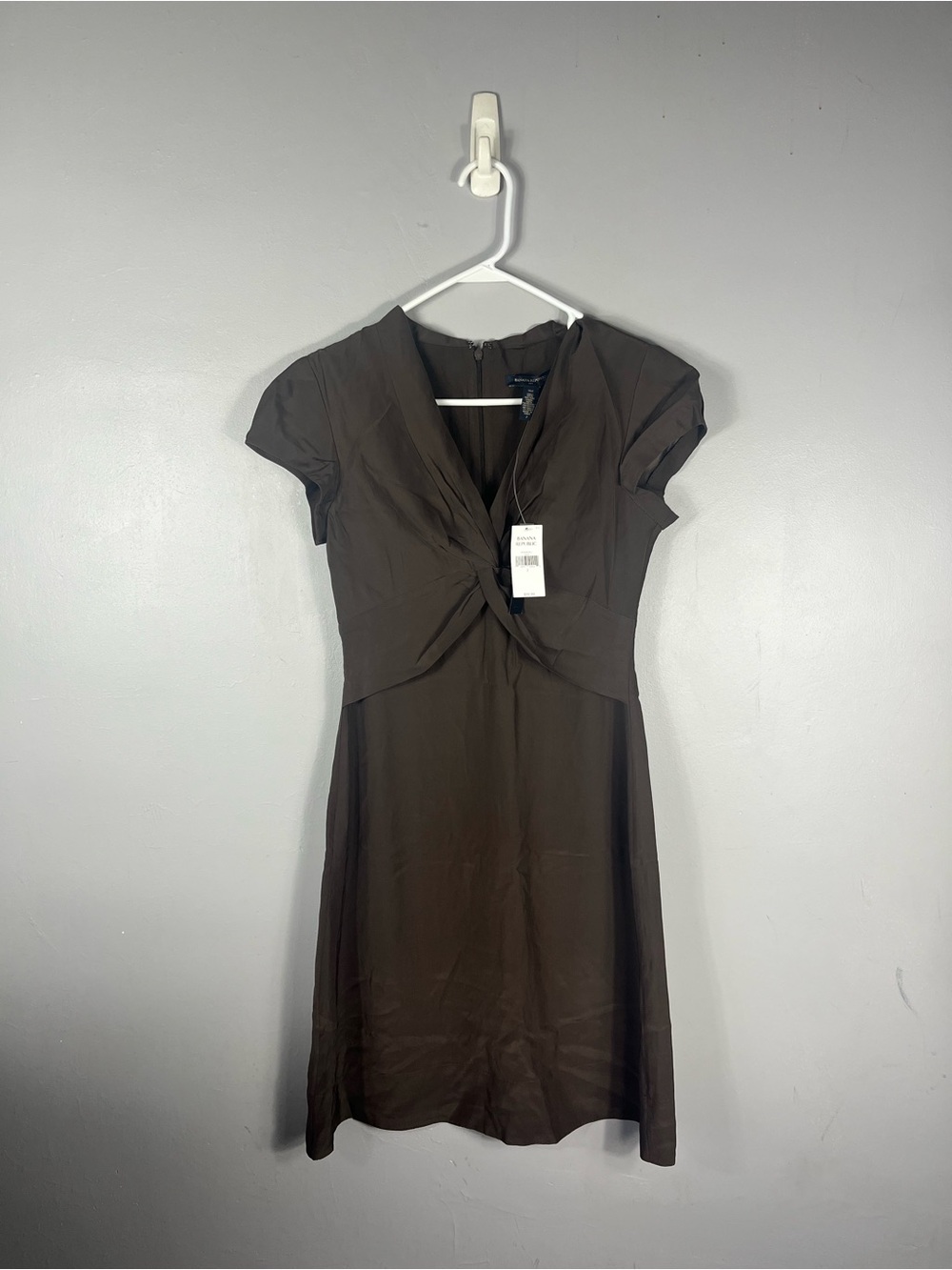 NWT Banana Republic 100% silk Twist-Front Midi Dress size 2